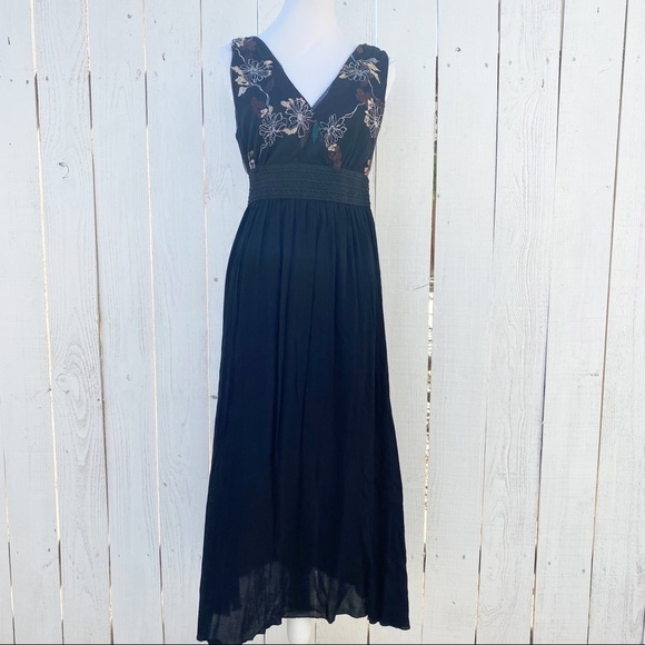 Lapis Dresses & Skirts - Lapis Black Maxi V neckline Size Medium